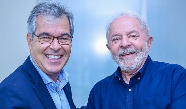 Em foto colorida, Jorge Viana, presidente da Apex, e o presidente Luiz Inácio Lula da Silva