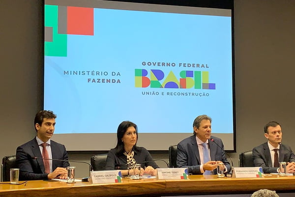 Imagem colorida mostra Haddad, ao lado de Tebet, apresenta o arcabouço fiscal - Metrópoles