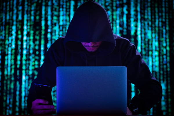 Hacker ataque - Ataques na internet, hackers, rede de sistemas, violações de dados sigilosos, documentos expostos, ciberataque11