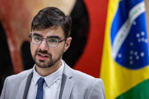 O secretário de Política Econômica, Guilherme Mello, fala durante reunião do Ministério da Fazenda