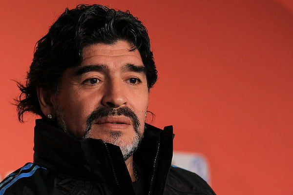 Equipe médica de Maradona será julgada por morte do ídolo argentino