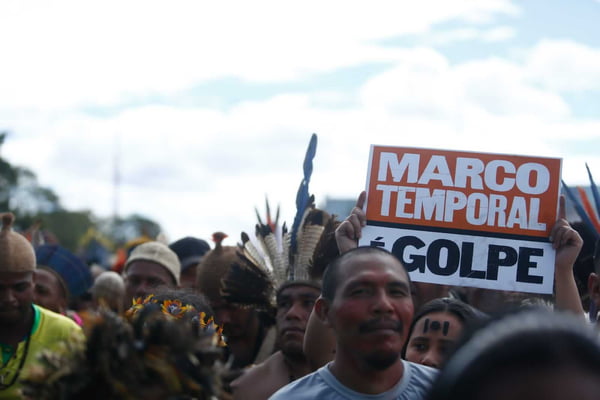 Indígenas de todo o Brasil marcham do Acampamento Terra Livre, na Praça da Cidadania, até o Congresso Nacional. / Metrópoles