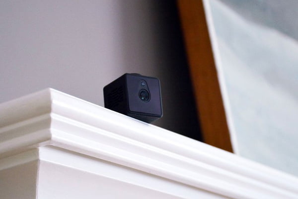 Camera escondida em hotel da Airbnb - metropoles