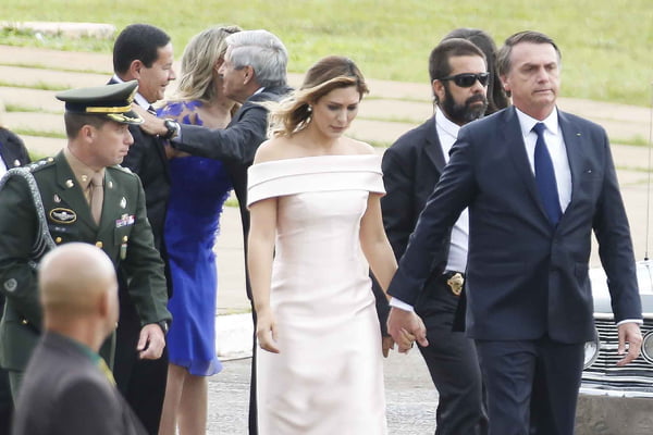 Mauro Cid, Bolsonaro e Michelle durante posse presidencial 2019