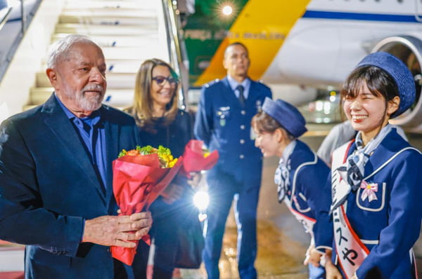 Lula chega em Hiroshima