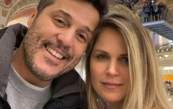 Susana Werner e Julio Cesar posaram juntos, sorridentes, quando ainda eram casados - Metrópoles