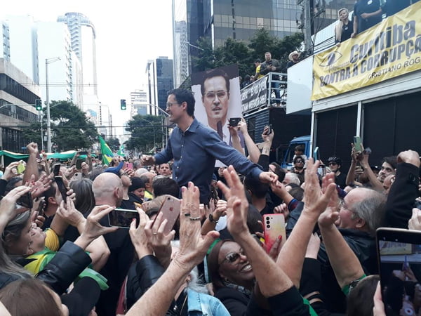 Deputado cassado Deltan Dallagnol participou de manifestação a seu favor no domingo (21/5), em Curitiba