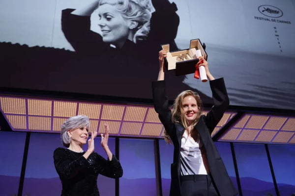 Festival de Cannes premia diretora Justine Triet com a Palma de Ouro