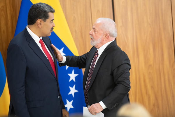 Nicolás Maduro com Lula, em visita ao Brasil -- Metrópoles