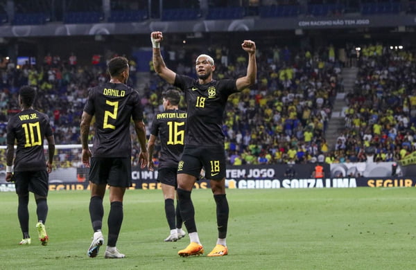Brasil marca quatro e goleia Guiné em amistoso com gol de Vini Jr