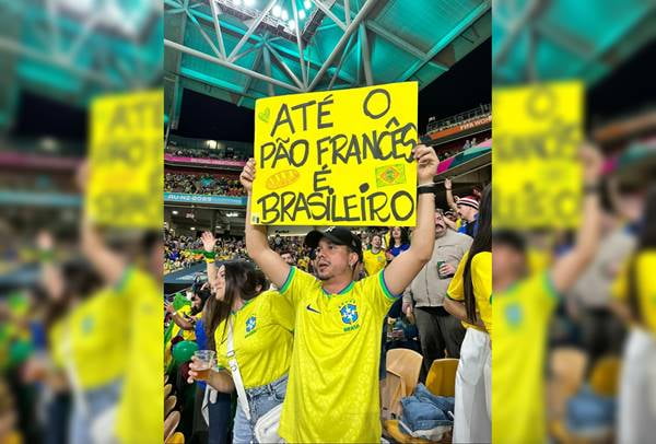 Foto colorida de memes do jogo Brasil e França