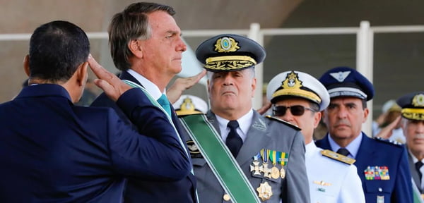 Jair Bolsonaro e comandantes militares Freire Gomes -- Metrópoles