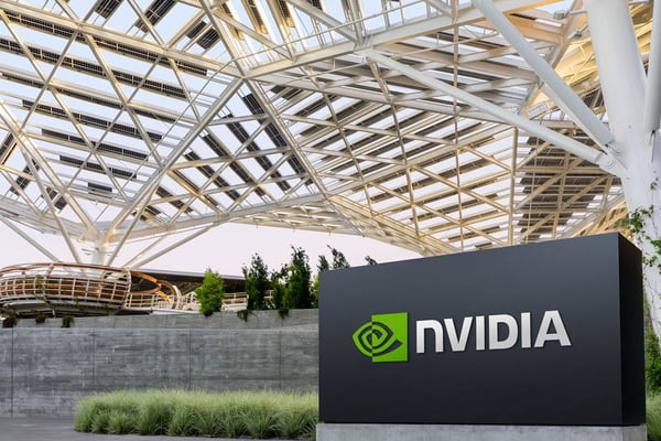 imagem colorida fachada de escritório da Nvidia nos estados unidos fabricante de chips IA - Metrópoles