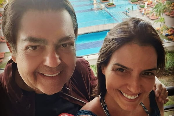 Foto colorida de Faustão e sua esposa, Luciana Cardoso - Metrópoles