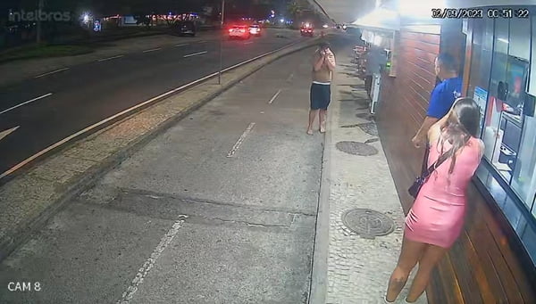 Imagem colorida do apresentador Bruno de Luca em desespero ao ver o ator Kayky Brito atropelado - Metrópoles