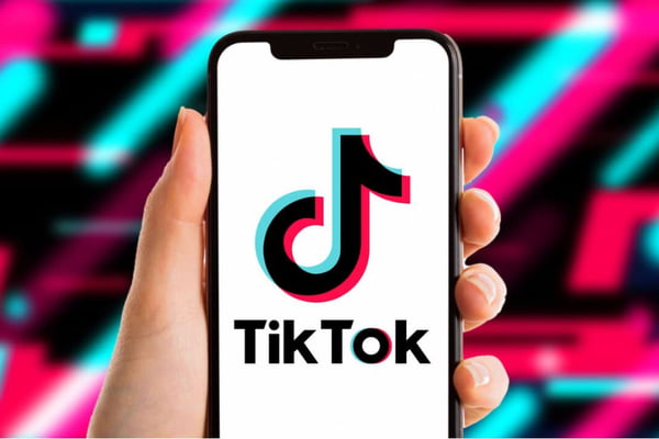 imagem de um celular tiktok