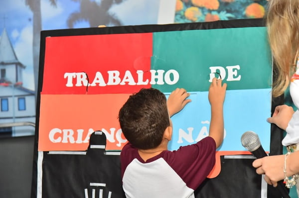 imagem colorida campanha pelo fim do trabalho infantil aparecida de goiania
