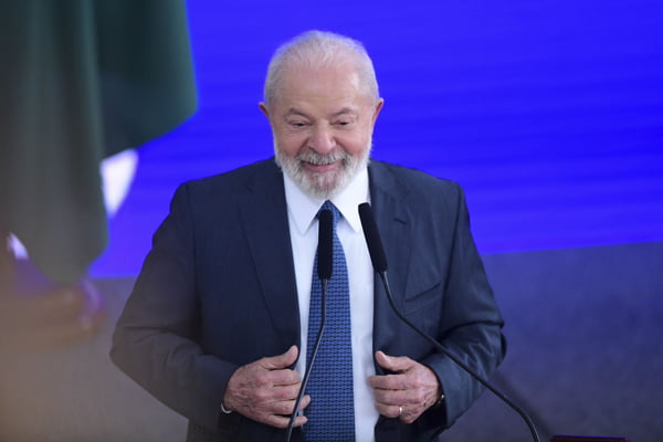 O presidente da República, Luiz Inácio Lula da Silva, sorri durante discurso em evento no Planalto obras - Metrópoles