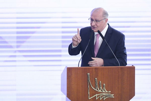 Vice-presidente Geraldo Alckmin durante pronunciamento - metrópoles