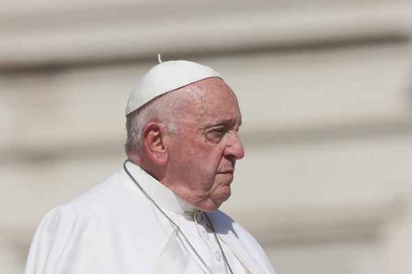 Foto colorida do papa Francisco no Vaticano - Metrópoles