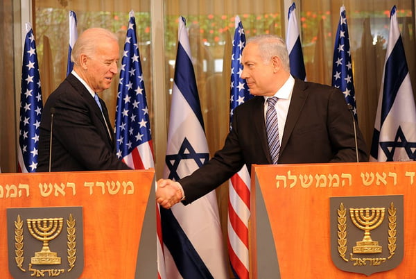 Imagem colorida mostra Presidente dos EUA, Joe Biden, e primeiro-ministro de Israel, Benjamin Netanyahu - Metrópoles