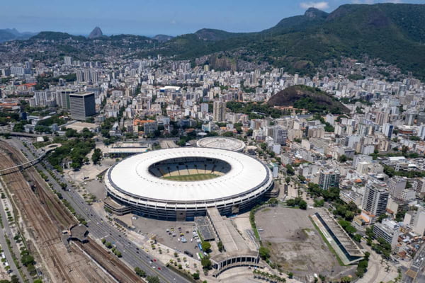 Imagem colorida da vista de cima do Maracnã, estádio sede da final da Copa Liberadores de 2023- Metrópoles