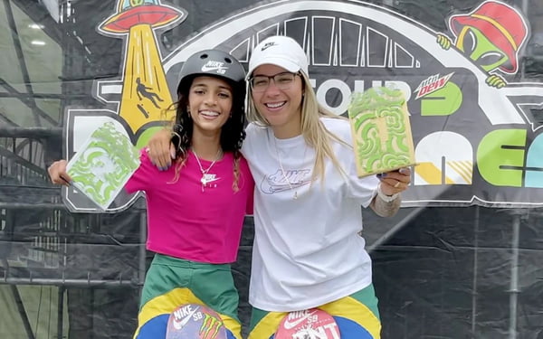 Rayssa Leal e Pâmela Rosa conquistaram medalha no skate feminino - Metrópoles