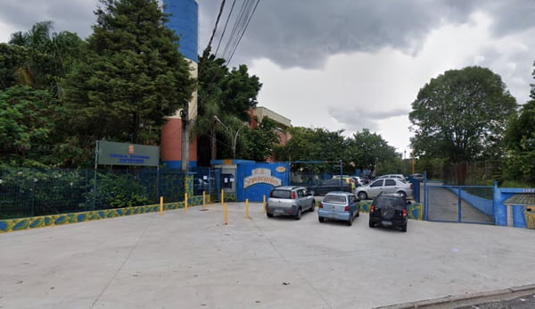 foto colorida de escola estadual em Sapopemba onde houve ataque a tiros; uma adolescente morreu e outras duas ficaram feridas na zona leste de São Paulo - Metrópoles