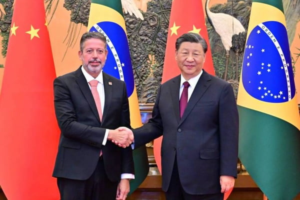 O presidente da Câmara dos Deputados, Arthur Lira, e o presidente chinês, Xi Jinping