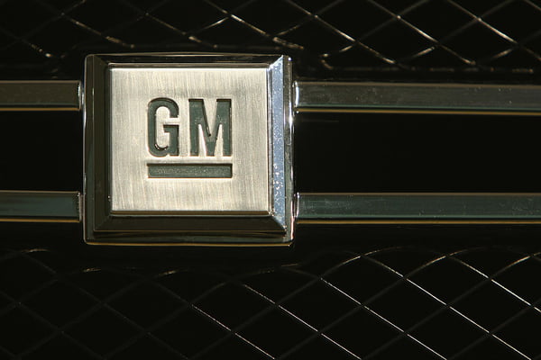 Logotipo da General Motors, uma das gigantes do setor automotivo nos EUA - Metrópoles