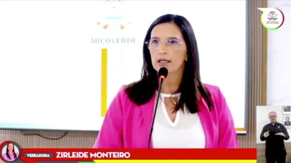 Na foto, vereadora Zirleide Monteiro (PTB) durante declaração