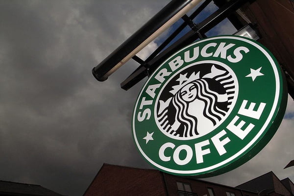 Imagem do logotipo da rede de cafeterias Starbucks - Metrópoles