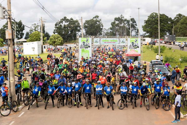 Imagem colorida dos participantes do Brasília Bike Camp