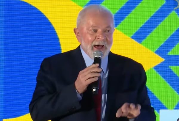 Foto colorida do presidente Lula em evento com empresários no dia 7 de novembro - Metrópoles