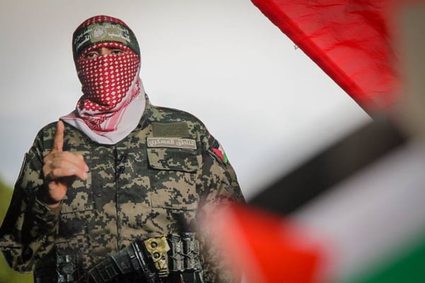 O grupo islamista palestino Hamas disse, nesta quarta-feira (17), que o ataque do fim de semana do Irã contra Israel foi uma resposta “legítima e merecida” ao bombardeio do consulado iraniano na Síria.  Em sua primeira reação ao ataque aéreo iraniano, o Hamas declarou, em nota, que se tratou de uma “resposta legítima e merecida à investida da entidade sionista contra o prédio do consulado iraniano em Damasco”, em 1º de abril.