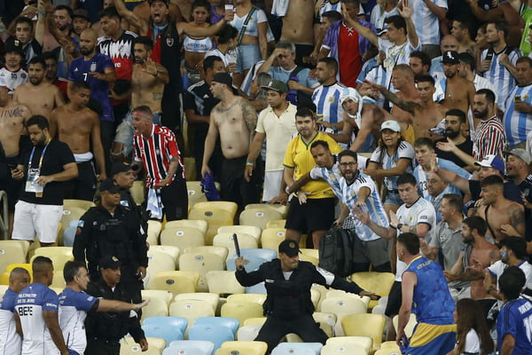 Polícia Militar do RJ entra em confronto com torcedore argentinos durante jogo do Brasil x Argentina - Metrópoles