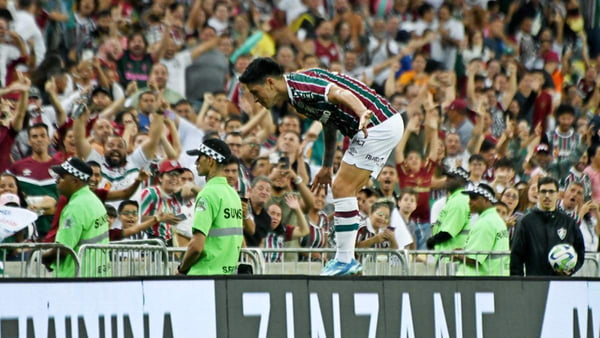 German Cano comemora gol pelo Fluminense
