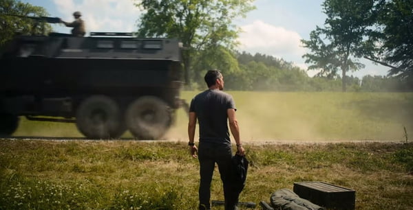 Foto colorida de Wagner Moura no trailer de Guerra Civil, da A24 - Metrópoles