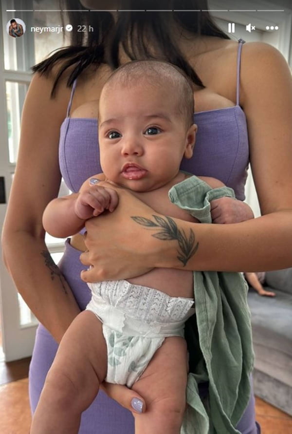 Foto colorida da filha de neymar e Bruna Biancardi, Mavie - Metrópoles