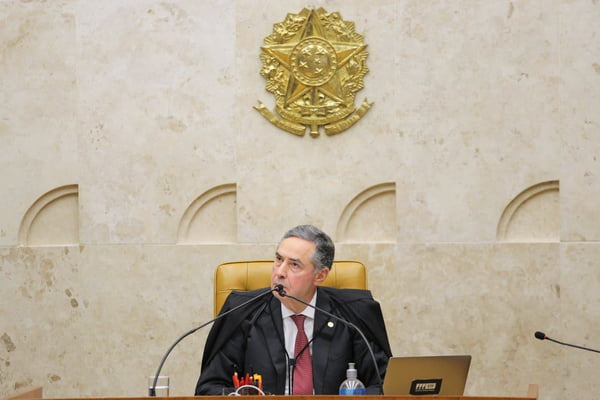 Imagem colorida de Luis Roberto Barroso,ministro presidente do STF
