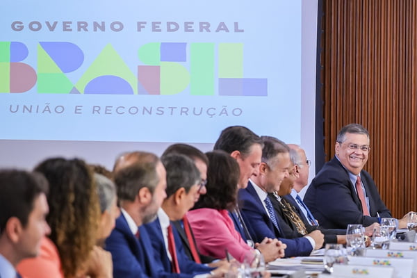 Imagem do ministro Flávio Dino em última reunião ministerial de 2023 - Metrópoles