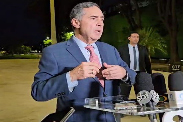 Imagem colorida do ministro Luís Roberto Barroso - Metrópoles
