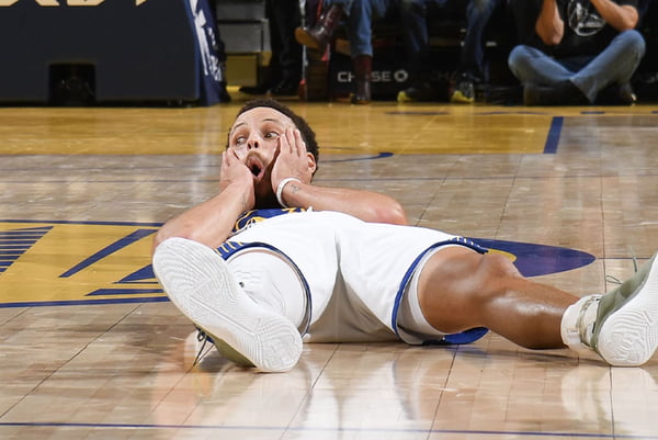 Curry marca 36 pontos e lidera os Warriors em vitória sobre o Magic