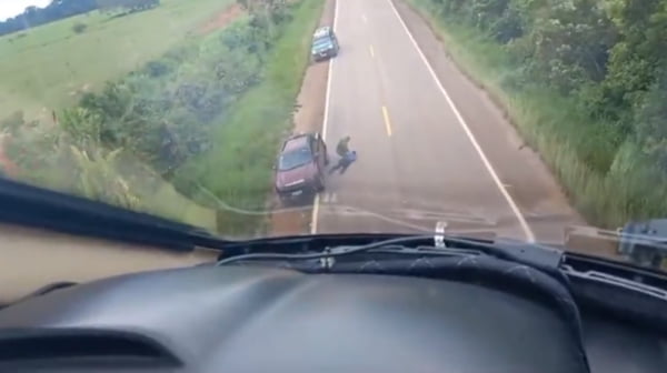 Vídeo mostra perseguição a carro roubado em Rondônia