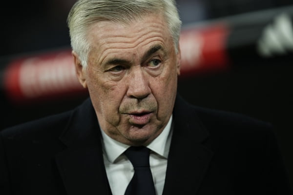 De contrato renovado, Ancelotti tem decisão contra rival de Madri