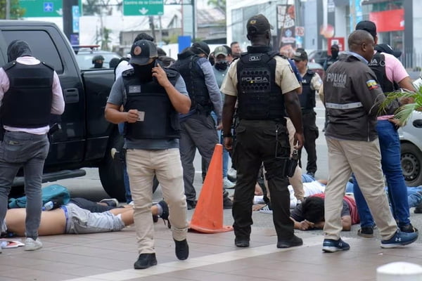Equador vai deportar detentos estrangeiros, diz presidente