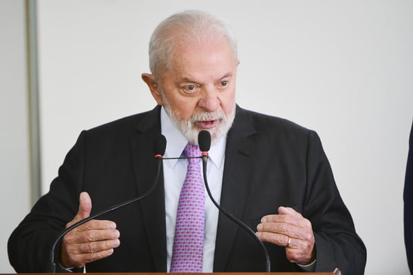 Lula anuncia Ricardo Lewandowski como ministro da Justiça