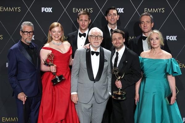 Elenco de Succession comemora prêmios no Emmy