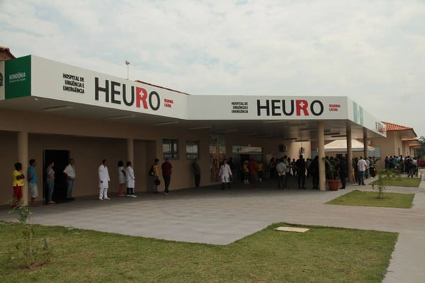 Foto colorida do Hospital de Urgência e Emergência Regional de Cacoal (Heuro) - Metrópoles