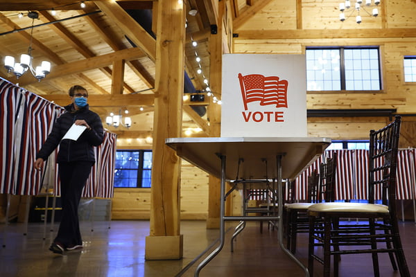 Eleitores vão às urnas para votar nas primárias de New Hampshire